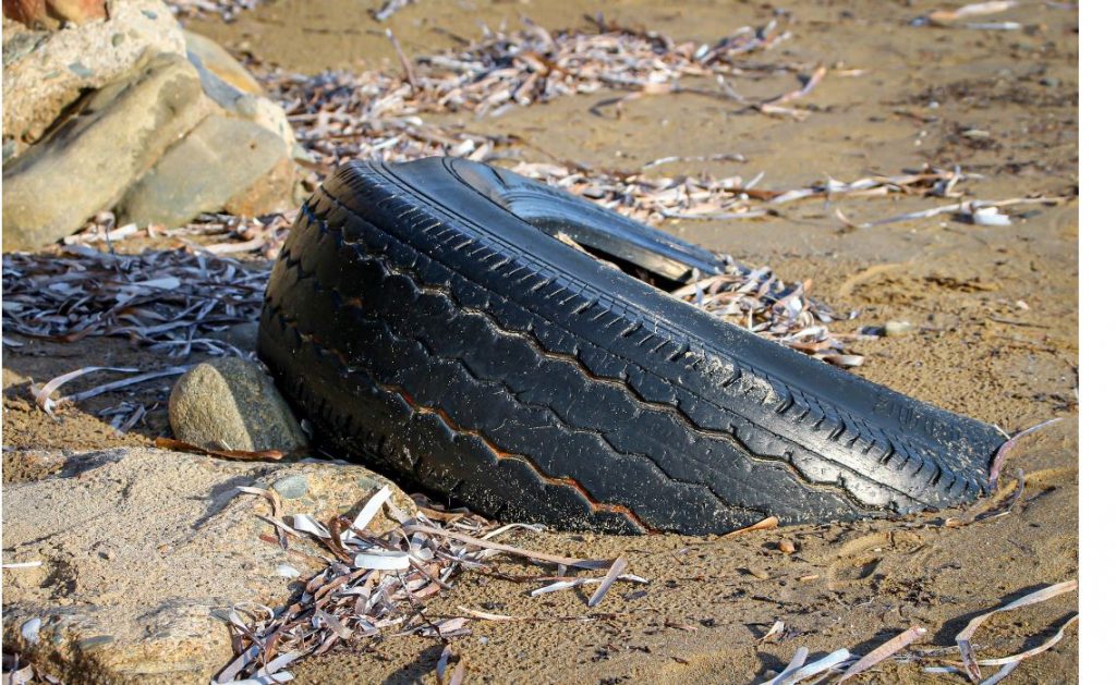 rifiuti in spiaggia